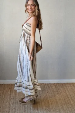Vestido palabra de honor beige