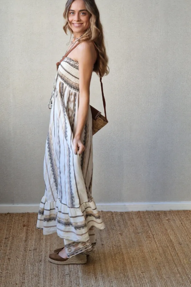 Vestido palabra de honor beige