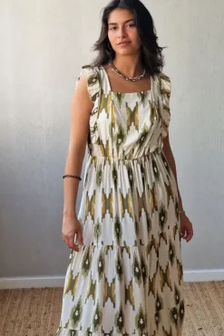 Vestido verde estampado ikat con volantes y lazo en la espalda